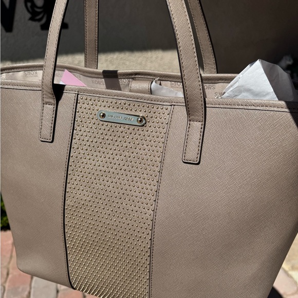 NWT. Michael Kors Taupe Tote Bag - Picture 3 of 8